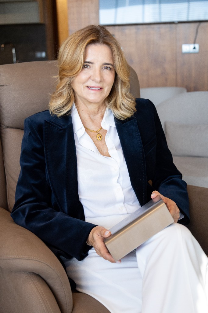 Filipa Pinto Cardoso com equipamento de biofeedback; formação certificada na plataforma